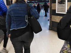 Big ass in Leather pants (Round ass)